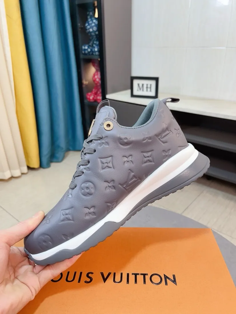 Ex-factory price 520🌹🌹[lv]🌹High-end men's shoes brand: Official website 1:1 Latest masterpiece: The upper is made of Italian imported first-layer cowhide punching design➕made of full genuine leather lining🔥, making walking more convenient and comfortable! Exclusive new style, stunning work [color]! Create a fashionable personality to set off your uniqueness! A must-have for trendy men! Classic🔥Number: 38-44